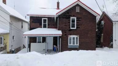 Main picture of 812 E 3rd St