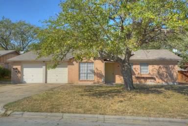 Main picture of 3837 Grady St