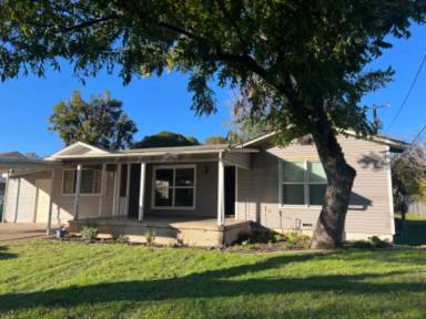 Main picture of 308 W Texas Ave