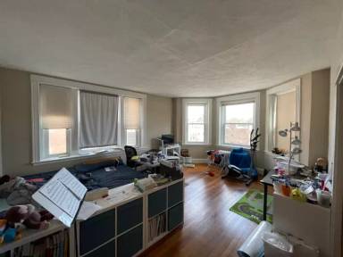 Main picture of 33 Stearns Rd