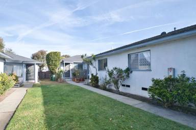 Main picture of 1415 Manhattan Beach Blvd