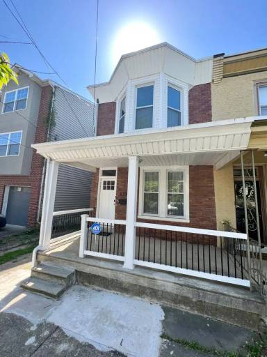 Main picture of 533 DuPont St
