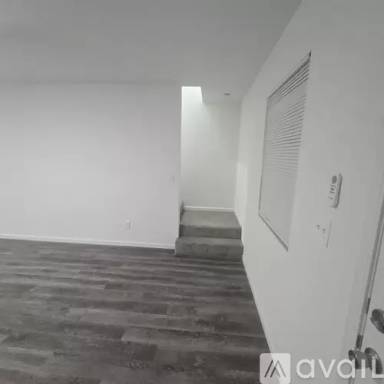 Main picture of 211 E Mill St