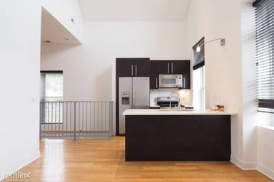 Main picture of 1919 W Armitage Ave