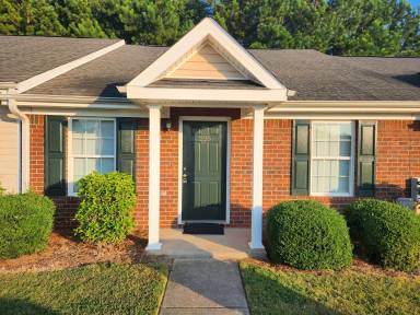 Main picture of 225 Lynbrook Way