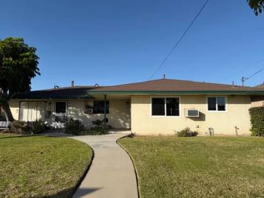 Main picture of 405 E Puente St