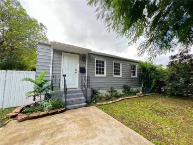 Main picture of 440 S Melrose Dr