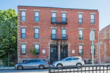 Main picture of 15 Ruggles St