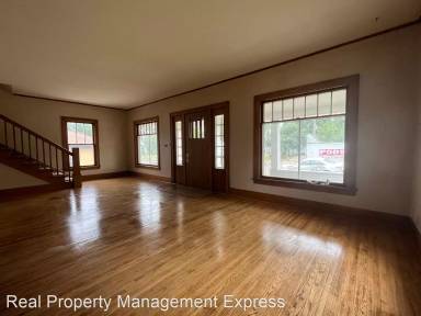 Main picture of 812 W 23rd St