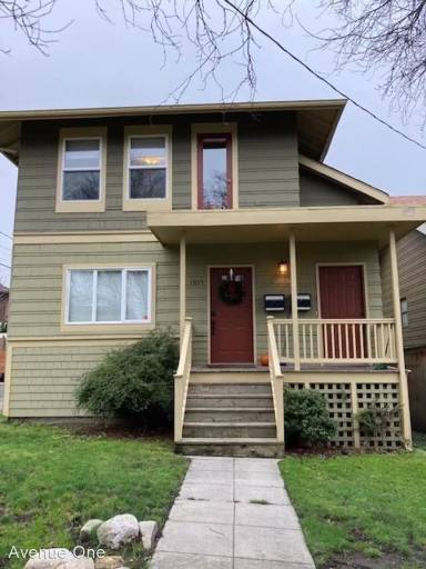 Main picture of 1015 W Garfield St