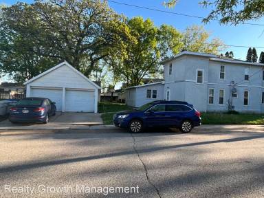 Main picture of 615 3rd Ave SE