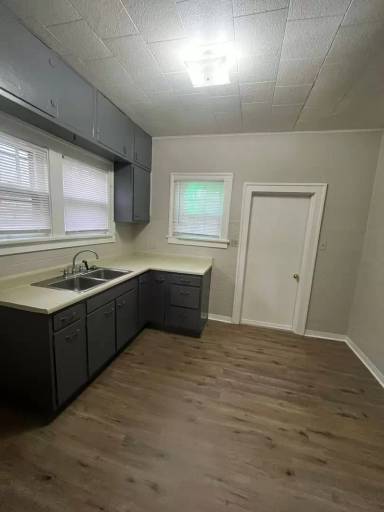 Main picture of 3950 Maryland St