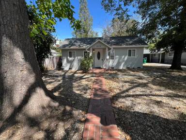 Main picture of 1572 Warner St