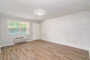 Main picture of 1309 E 1st Ave