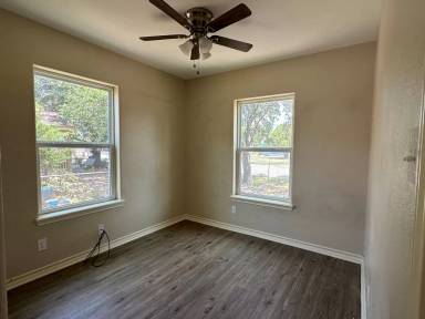 Main picture of 2525 Cleo St