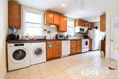 Main picture of 17 Falkland St