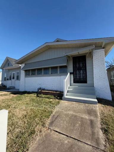 Main picture of 918 S Barker Ave