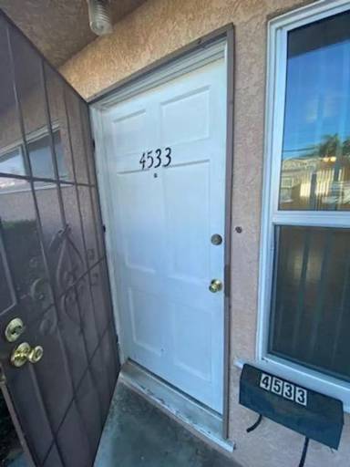 Main picture of 4533 Noyes St