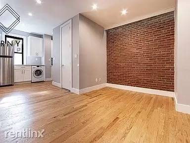 Main picture of 790 Grand St