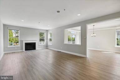 Main picture of 300 Moir Ave