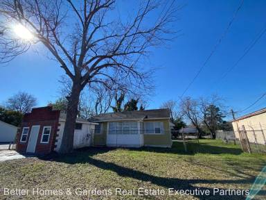 Main picture of 2902 Old Louisville Rd