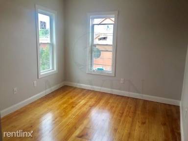 Main picture of 1 Dell St