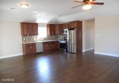 Main picture of 580 New Dorp Ln