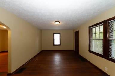 Main picture of 72 Jenny Ln
