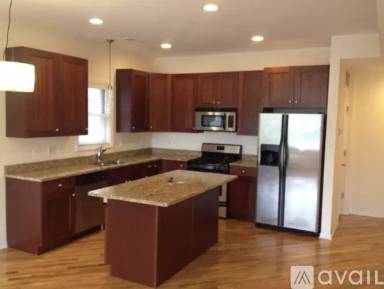 Main picture of 1522 W Greenleaf Ave