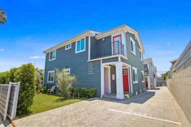 Main picture of 3632 1/2 Percy St