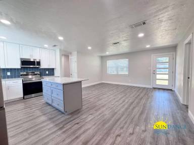 Main picture of 440 Avon Ln