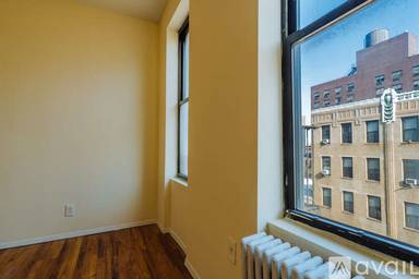 Main picture of 534 W 47th St