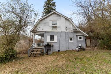 Main picture of 240 Hillside St