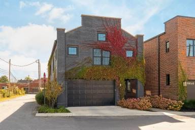 Main picture of 251 E Greenwood Ave