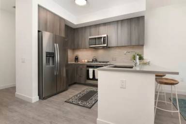 Main picture of 850 W Madison St