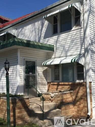 Main picture of 125 N 38th St