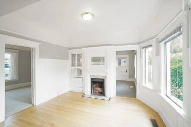 Main picture of 2837 Washington St