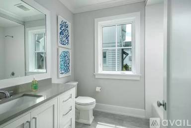 Main picture of 4 Morningside Dr N