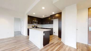 Main picture of 552 E Carson St