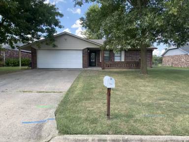 Main picture of 704 Fairfax Dr