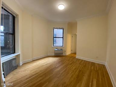 Main picture of 210 E 83rd St