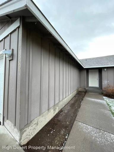 Main picture of 599 SE Scotch Pine Way