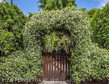 Main picture of 812 814 3/4 Poinsettia Pl