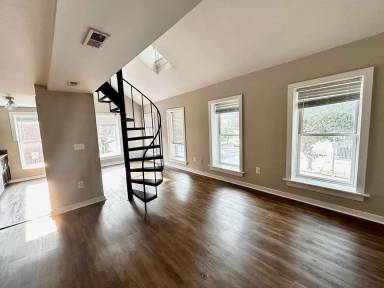 Main picture of 506 W Franklin St