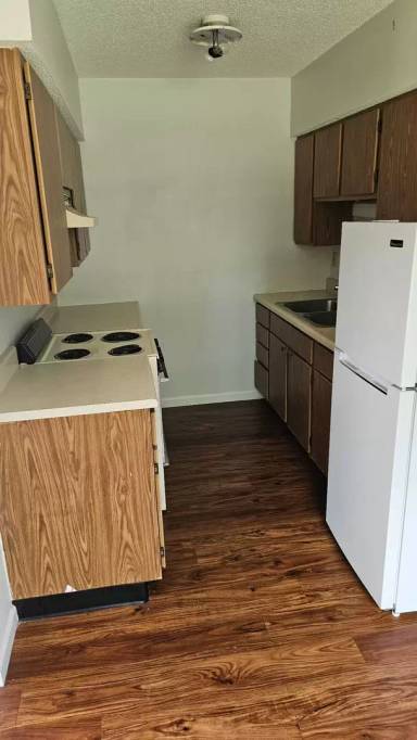 Main picture of 500 E Chellis St