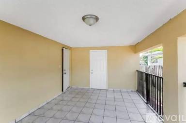 Main picture of 868 W 30th St