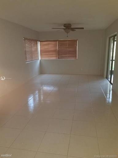 Main picture of 220 Lakeview Dr