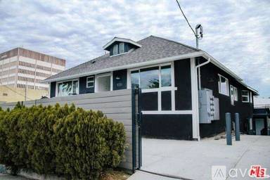 Main picture of 1036 N Bonnie Brae St
