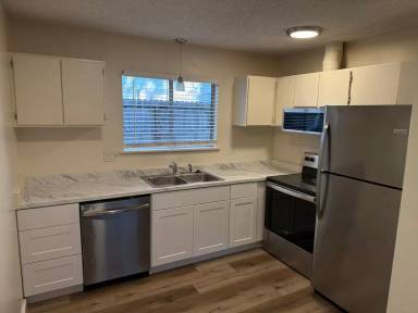 Main picture of 210 SW Rogue River Ave