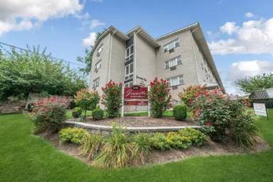 Main picture of 270 Bloomfield Ave